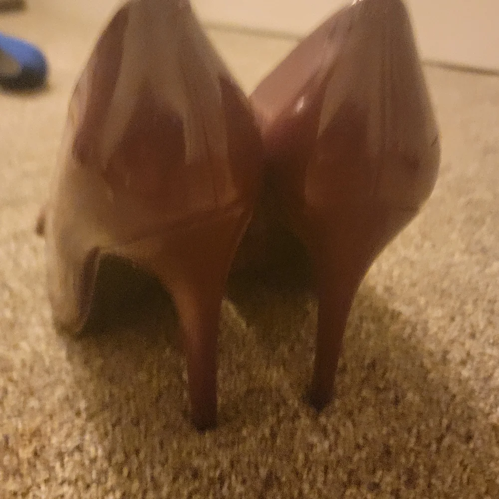 Pre owned Audrey Brooke burgundy Heels size 10 - Picture 4 of 9